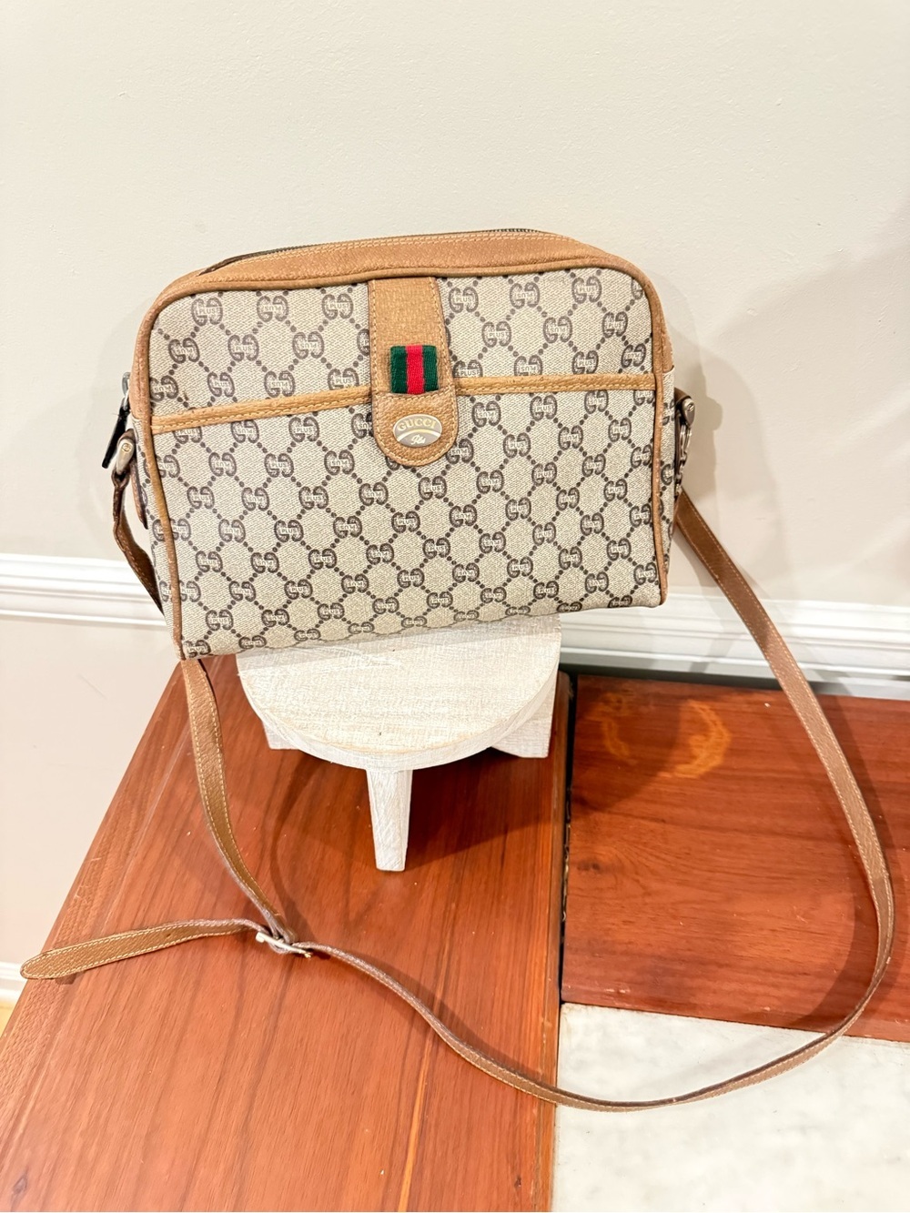 Authentic Vintage Gucci Crossbody w/COA
